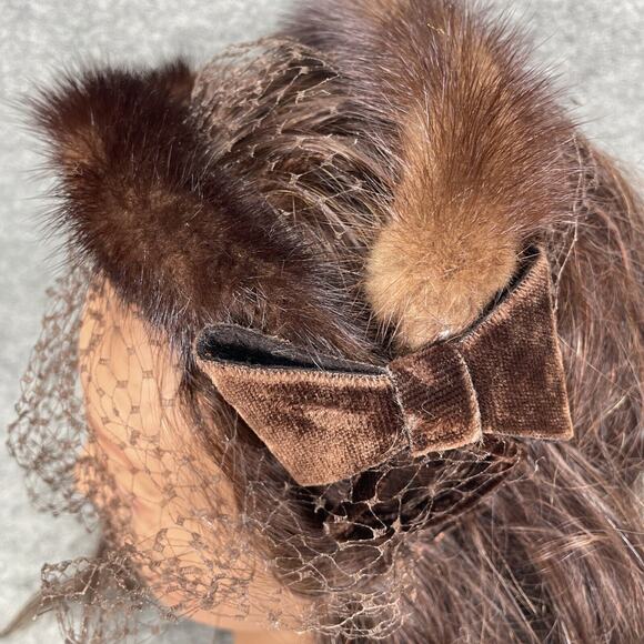 1950's Vintage Brown Velvet Veiled Mini Hat Bow Net - Picture 4 of 5